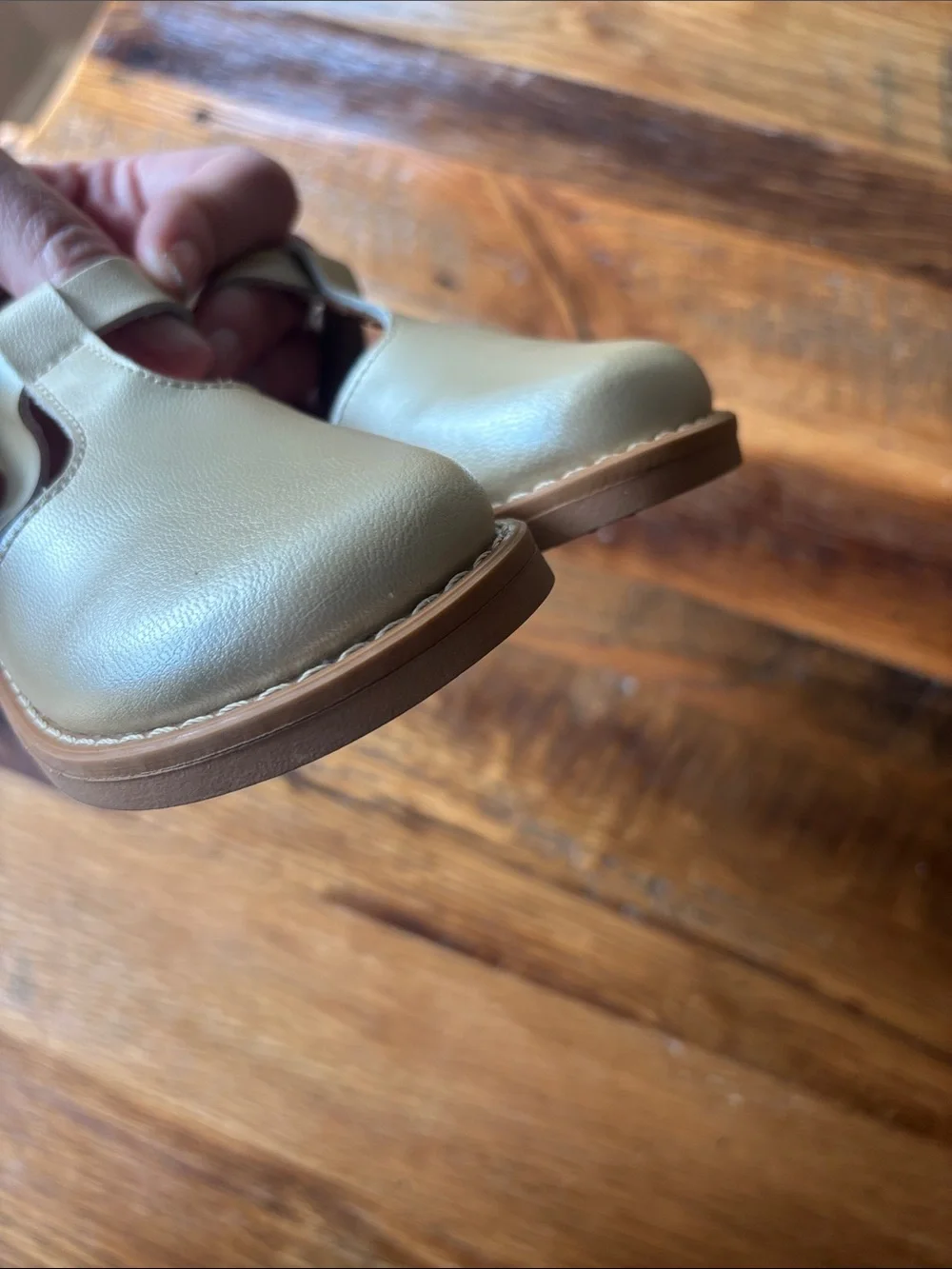 Freshly Picked Kids Metallic Gold Leather T-Strap Sandals size 7
